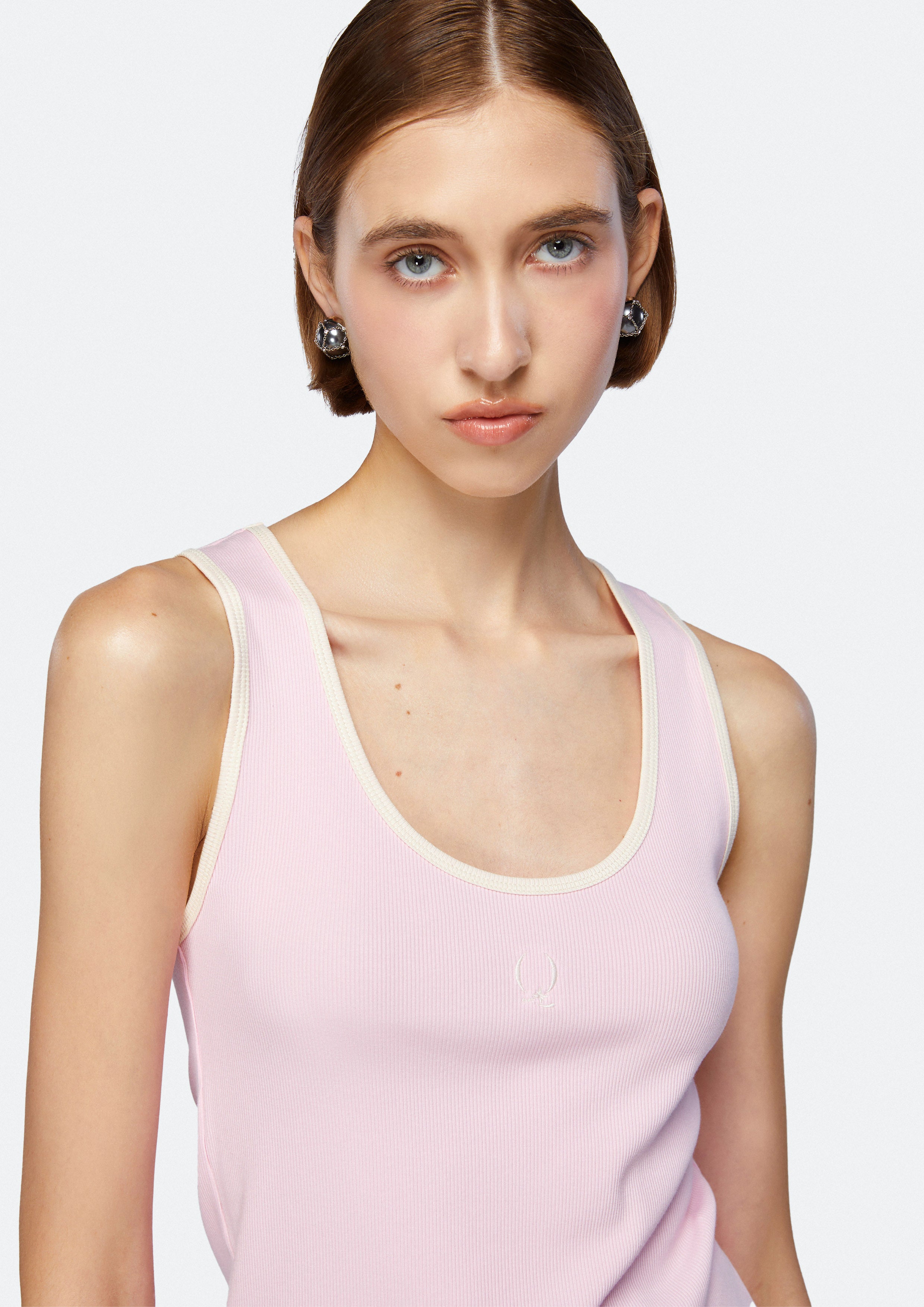 เสื้อกล้ามปักลายโลโก้