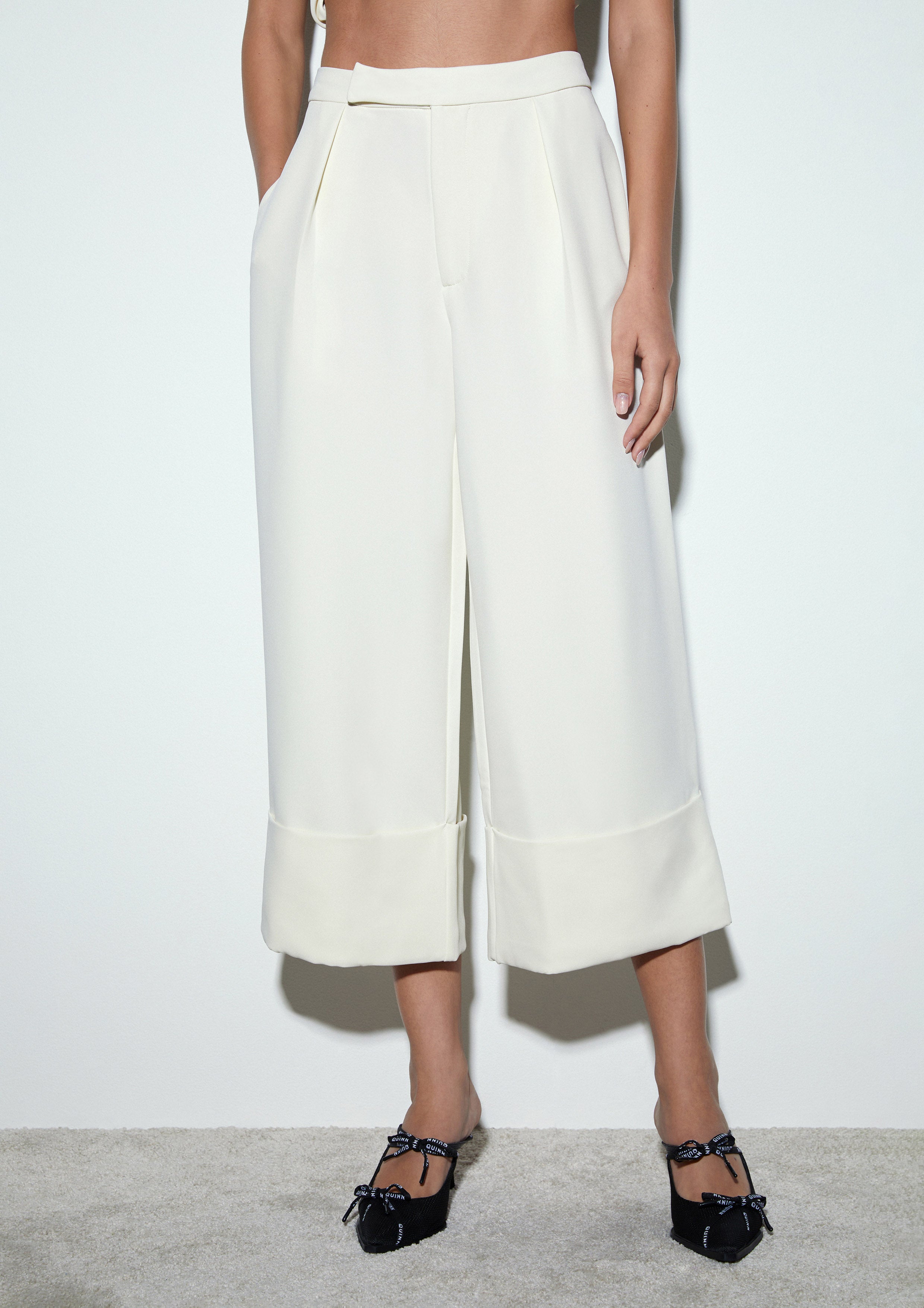 Pleated Cropped Length Wide-Leg Trousers