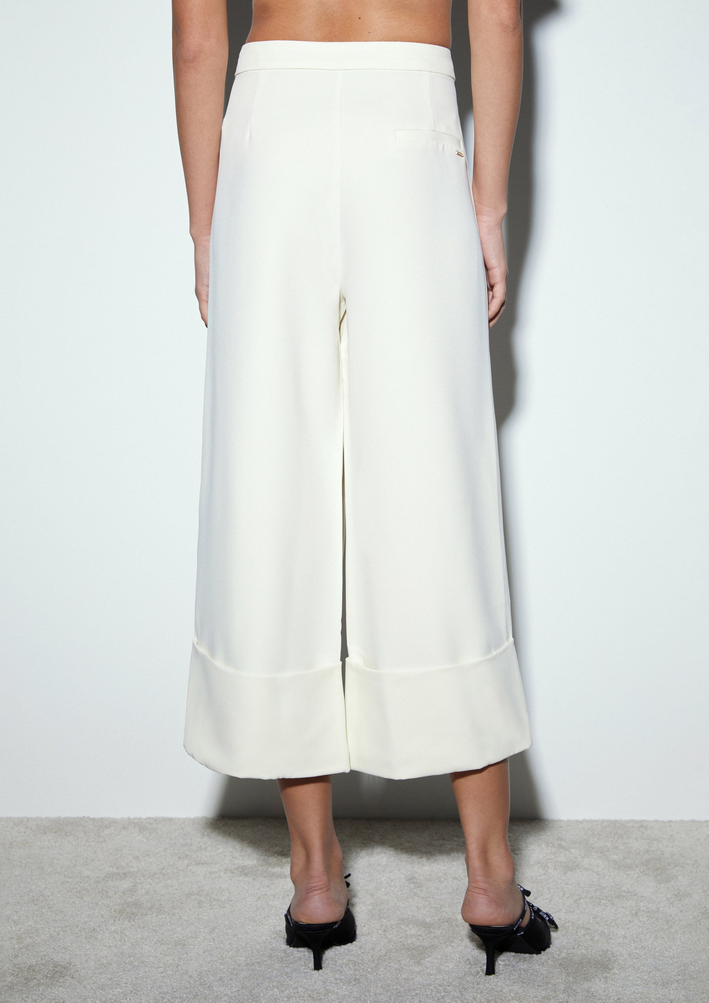 Pleated Cropped Length Wide-Leg Trousers