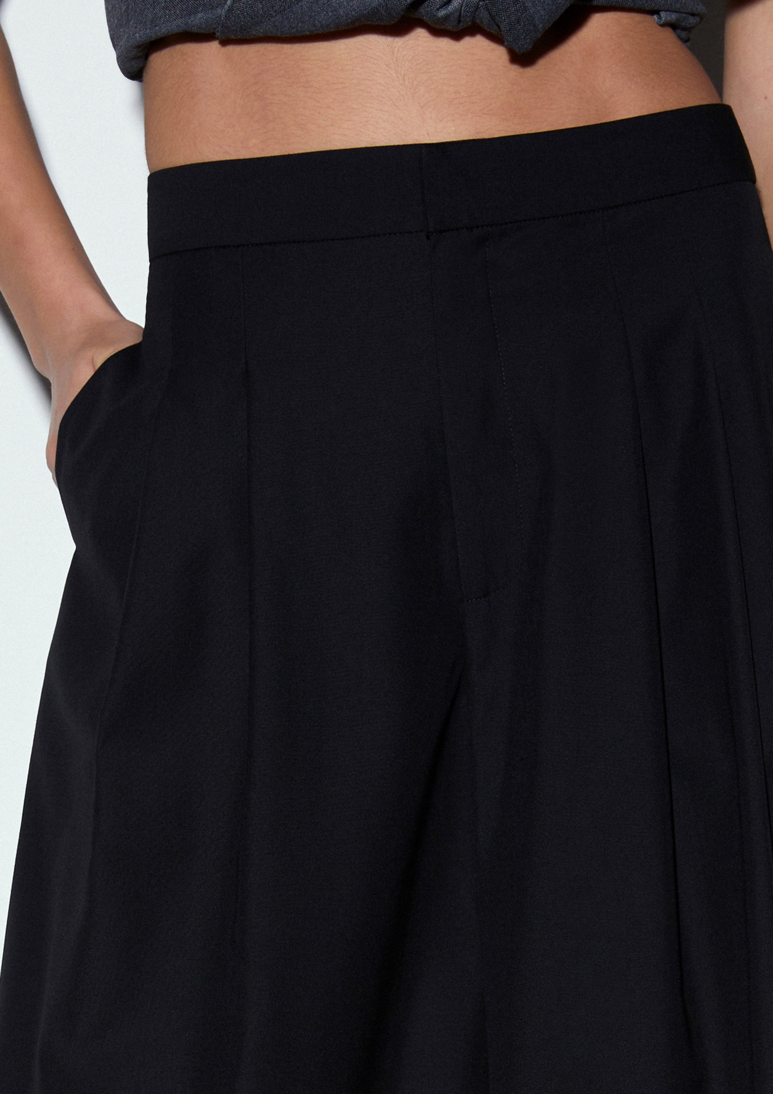 Wide and Flare Leg Cropped Pants