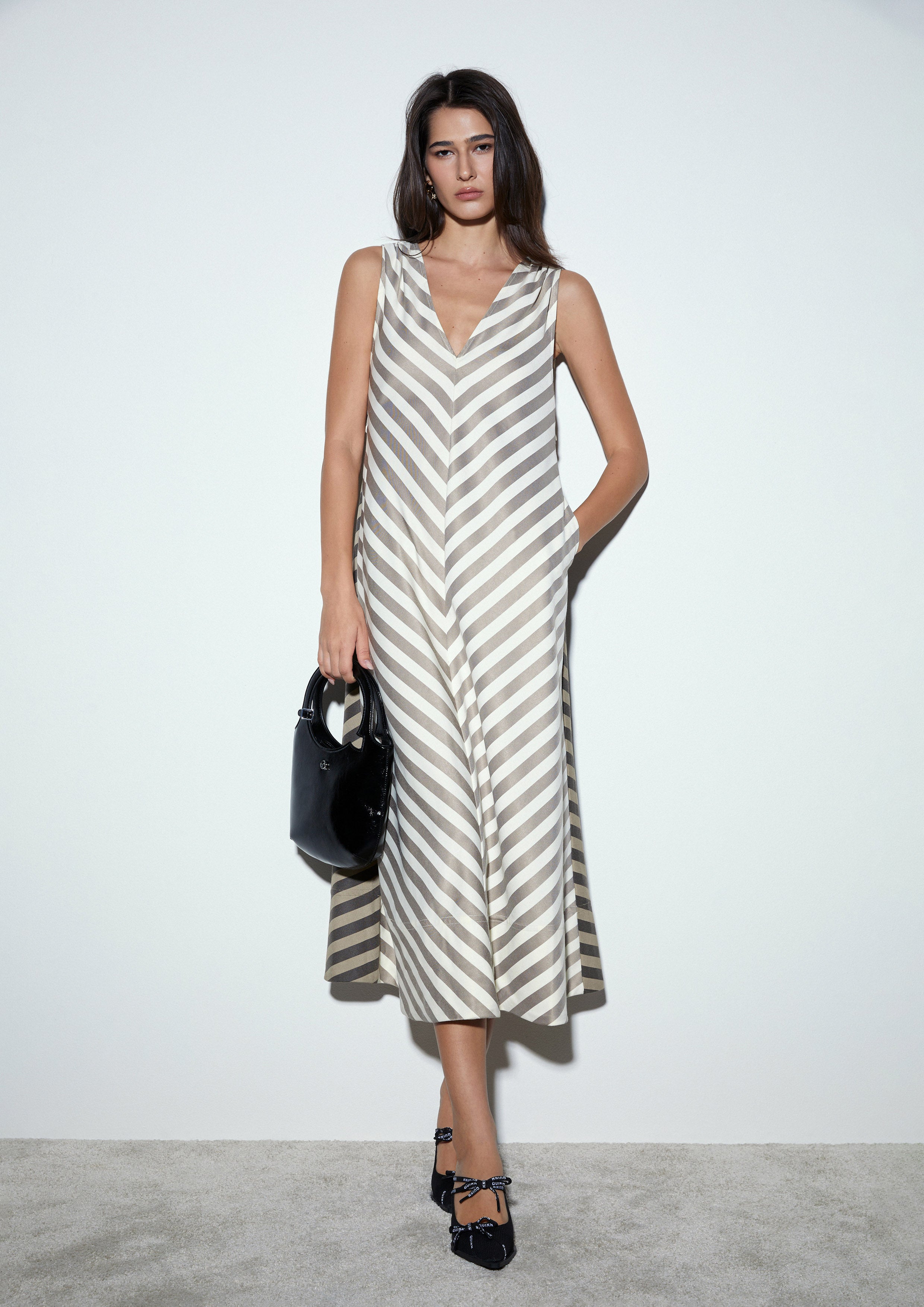 Contrast Diagonal Stripe Sleeveless Midi Dress