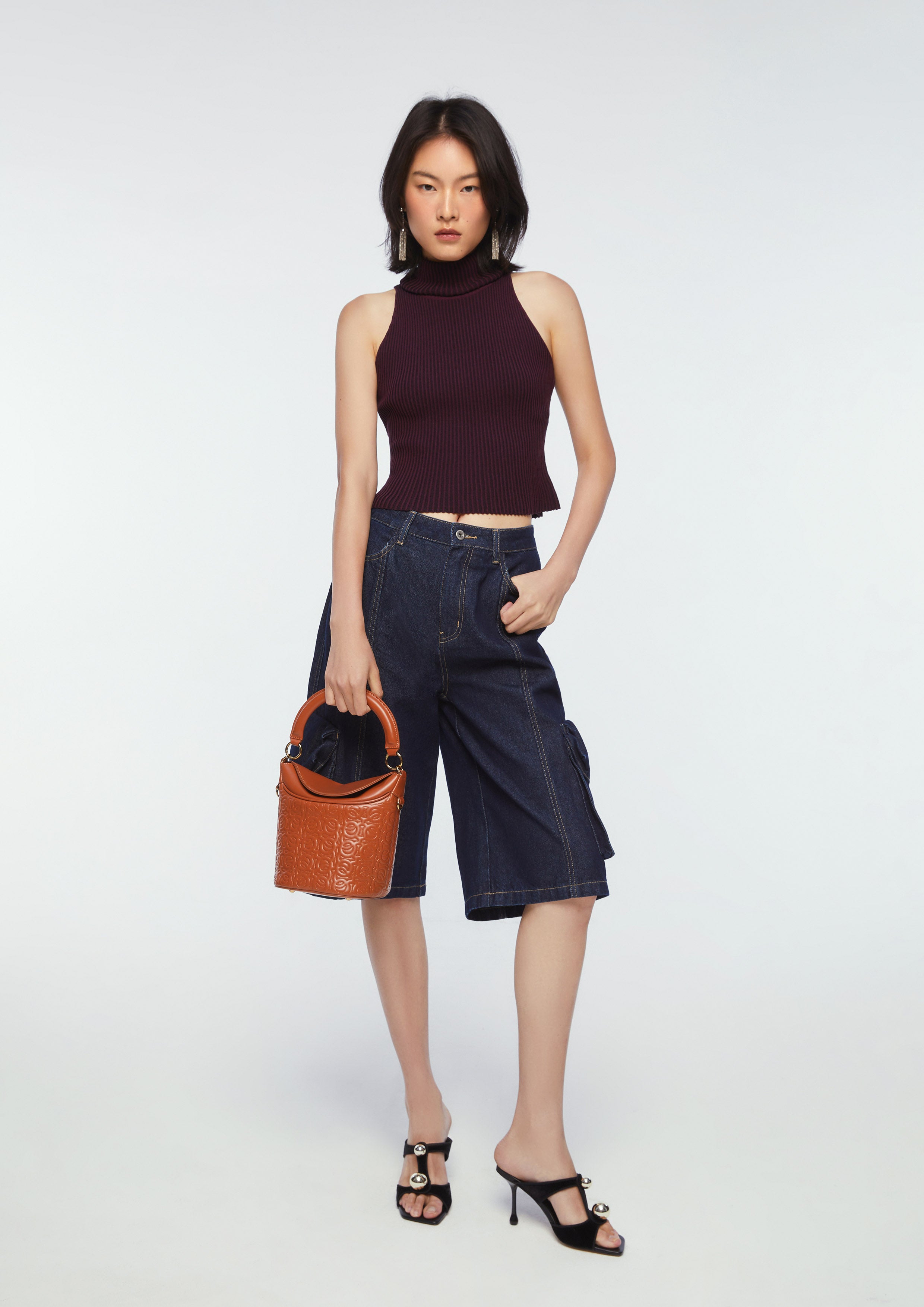 Turtle Neck Sleeveless Top