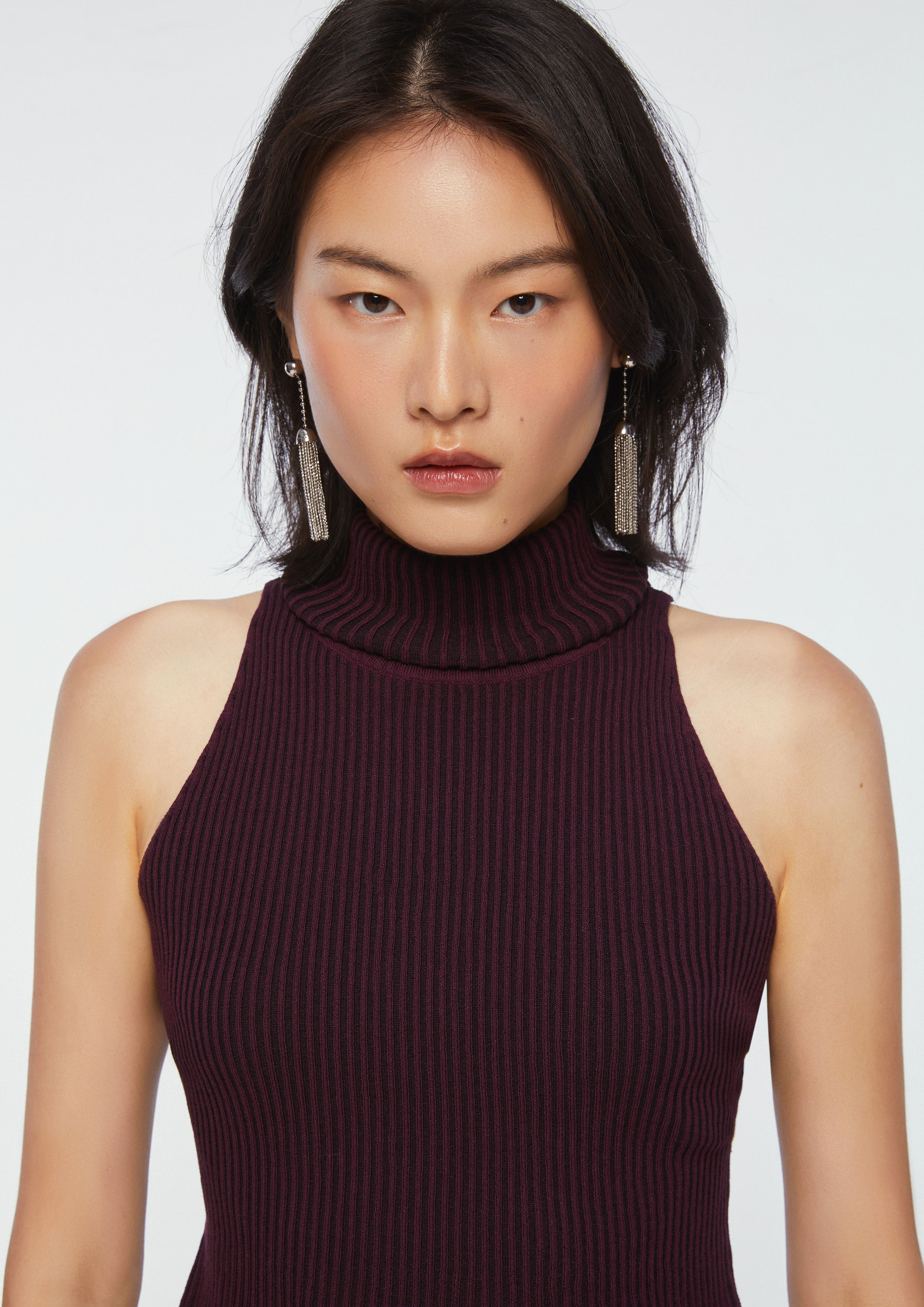Turtle Neck Sleeveless Top