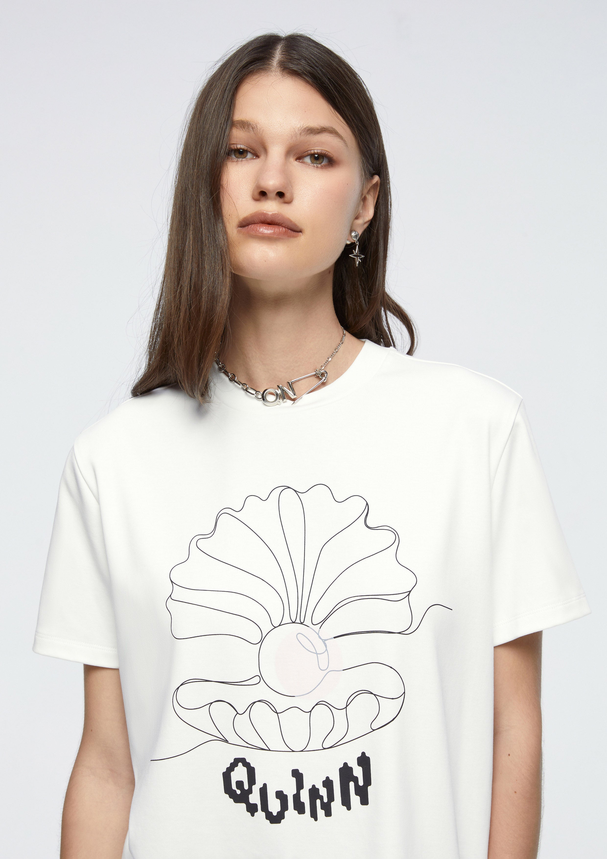 เสื้อยืดแขนสั้นพิมพ์ลาย