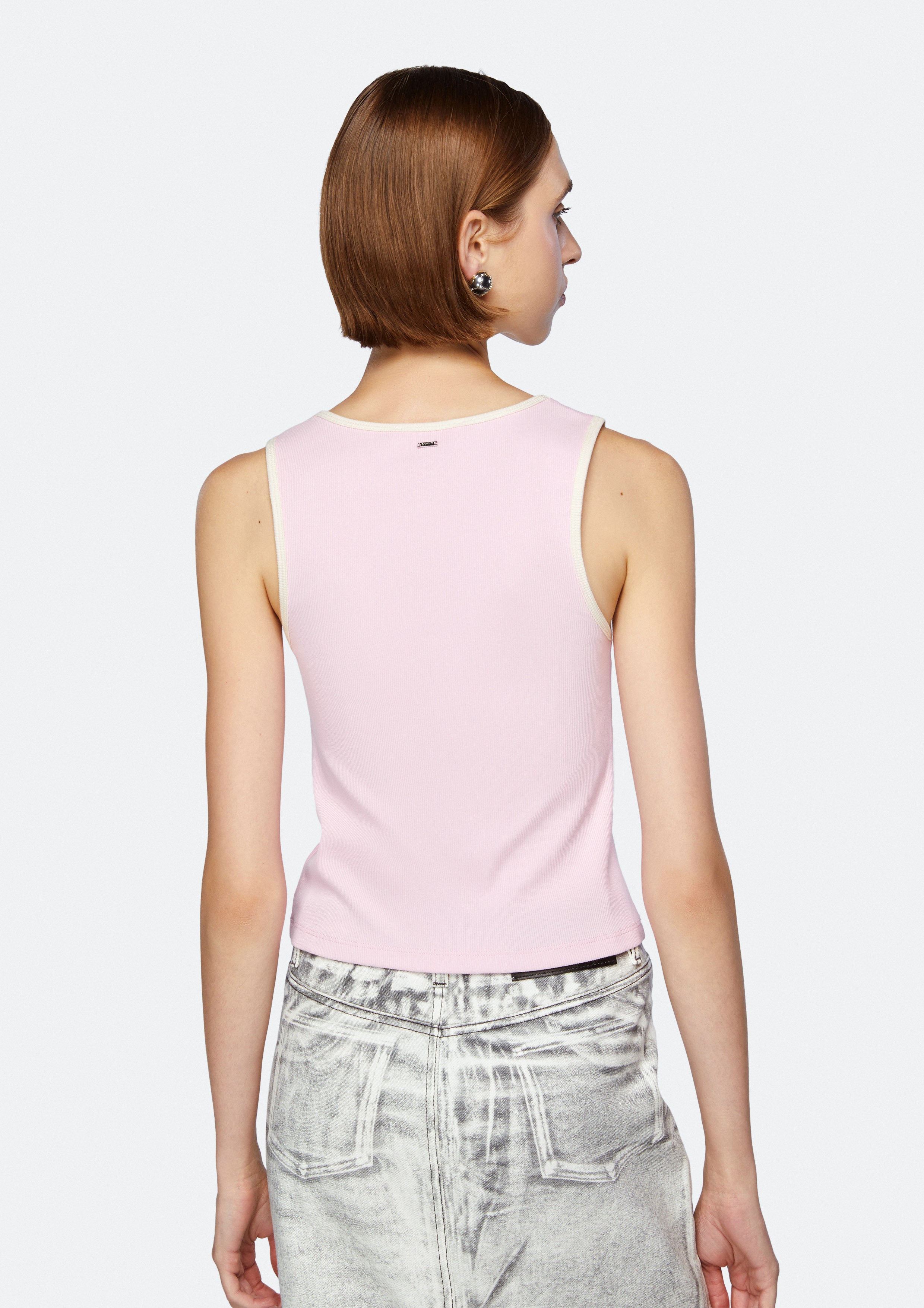 เสื้อกล้ามปักลายโลโก้