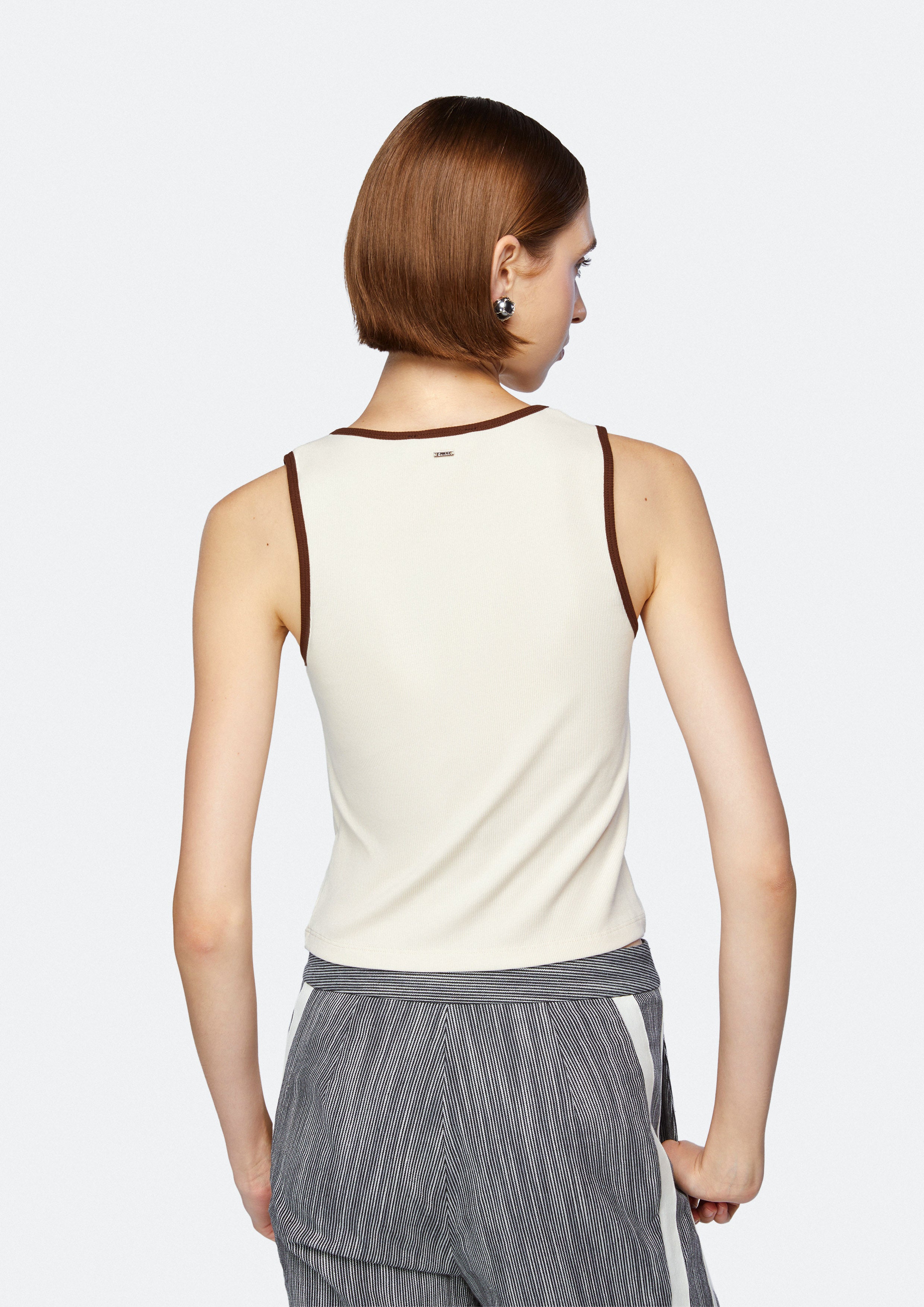 เสื้อกล้ามปักลายโลโก้